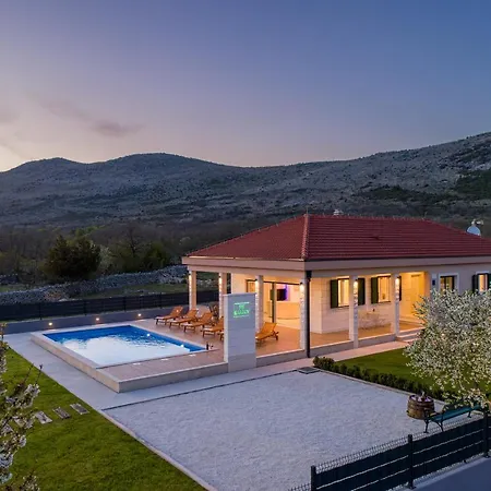 Big Garden * Primorski Dolac