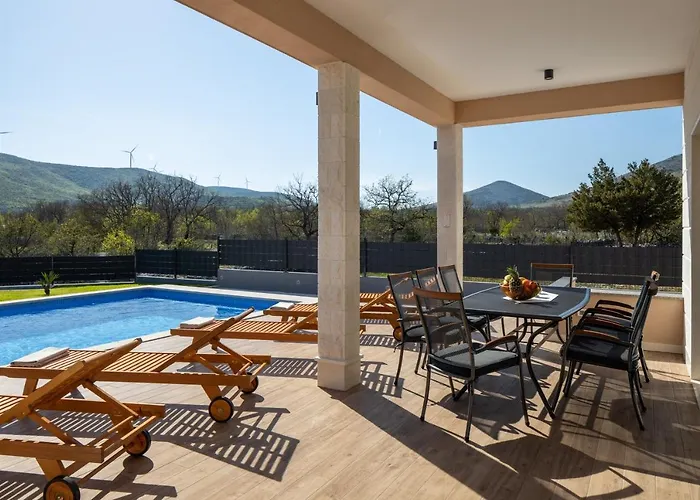 Big Garden Villa